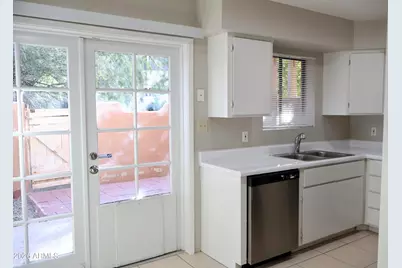 1425 E Desert Cove Avenue #13, Phoenix, AZ 85020 - Photo 11