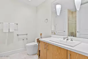 2402 E Esplanade Ln, Phoenix, AZ 85016 - Photo 23