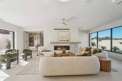 5761 N Echo Canyon Circle, Phoenix, AZ 85018 - Photo 9