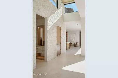 5761 N Echo Canyon Circle, Phoenix, AZ 85018 - Photo 7