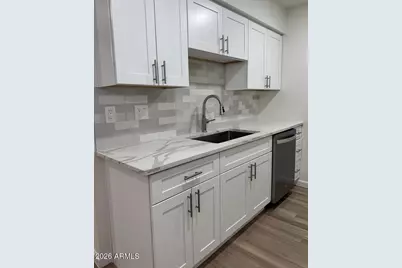 426 W Pontiac Drive #6, Phoenix, AZ 85027 - Photo 3