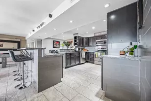 7940 E Camelback Rd, Scottsdale, AZ 85251 - Photo 13