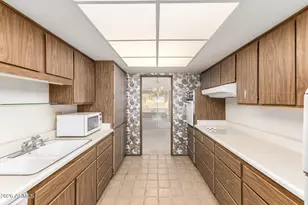 10830 W Mimosa Dr, Sun City, AZ 85373 - Photo 11