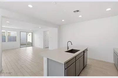 10022 W Piccadilly Road, Avondale, AZ 85392 - Photo 9