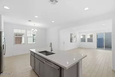 10022 W Piccadilly Road, Avondale, AZ 85392 - Photo 7