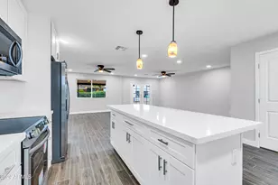 10602 W Cumberland Dr, Sun City, AZ 85351 - Photo 13