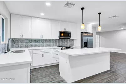 10602 W Cumberland Drive, Sun City, AZ 85351 - Photo 3