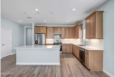 15896 W Desert Hollow Drive, Surprise, AZ 85387 - Photo 5