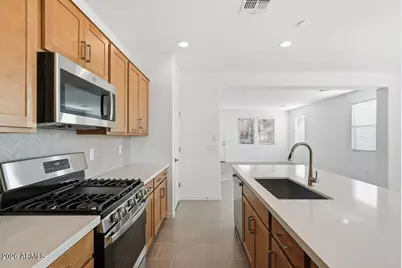 10056 W Piccadilly Road, Avondale, AZ 85392 - Photo 7