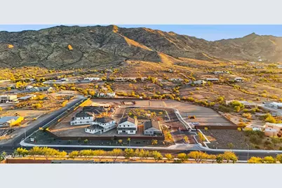 10038 S 23rd Lane, Phoenix, AZ 85041 - Photo 9