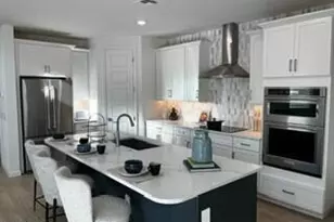 10038 S 23rd Ln, Phoenix, AZ 85041 - Photo 3