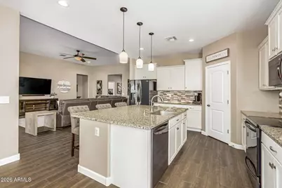 26026 N 138th Lane, Peoria, AZ 85383 - Photo 7