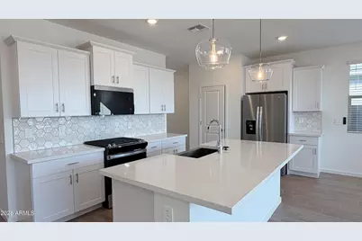 15809 W Gray Fox Trail, Surprise, AZ 85387 - Photo 11