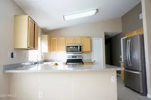 3033 E Hononegh Dr, Phoenix, AZ 85050 - Photo 11