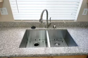 3033 E Hononegh Dr, Phoenix, AZ 85050 - Photo 17