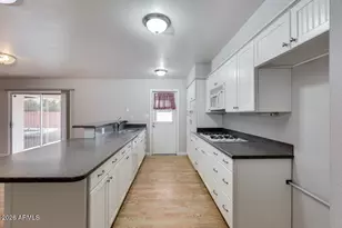 1722 E Broadmor Dr, Tempe, AZ 85282 - Photo 7