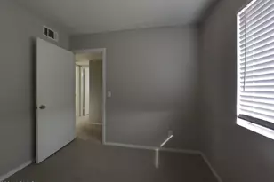 1406 E Kerry Ln, Phoenix, AZ 85024 - Photo 11