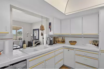 15617 N Cameo Drive, Sun City, AZ 85351 - Photo 11