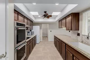 10311 W Kingswood Cir, Sun City, AZ 85351 - Photo 5