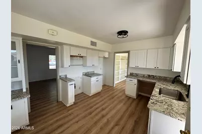 2425 W Shady Glen Avenue, Phoenix, AZ 85023 - Photo 7