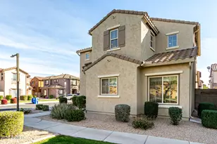 3933 E Cat Balue Dr, Phoenix, AZ 85050 - Photo 3