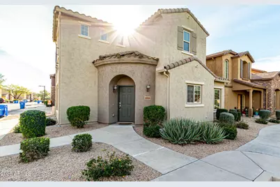 3933 E Cat Balue Drive, Phoenix, AZ 85050 - Photo 1