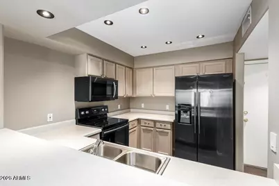 4805 E Kachina Trail #8, Phoenix, AZ 85044 - Photo 9