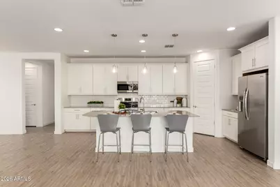 130 E Elmwood Place E, Chandler, AZ 85249 - Photo 9