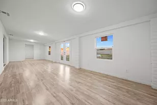 8217 West Campbell Ave, Phoenix, AZ 85033 - Photo 31