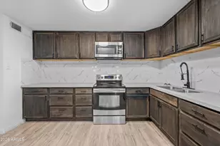 8217 West Campbell Ave, Phoenix, AZ 85033 - Photo 15