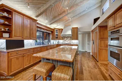 8434 E Charter Oak Drive, Scottsdale, AZ 85260 - Photo 11