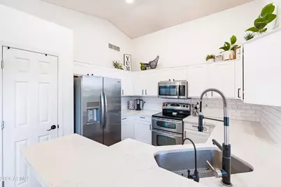 26434 N 43rd Place, Phoenix, AZ 85050 - Photo 11