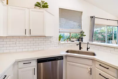 26434 N 43rd Place, Phoenix, AZ 85050 - Photo 9