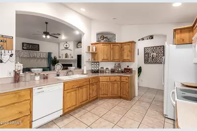 560 W Topeka Drive, Wickenburg, AZ 85390 - Photo 11