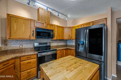 7642 E Holmes Avenue, Mesa, AZ 85209 - Photo 9