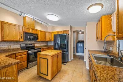 7642 E Holmes Avenue, Mesa, AZ 85209 - Photo 7