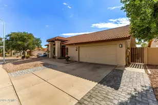 3711 E Goldfinch Gate Ln, Phoenix, AZ 85044 - Photo 3