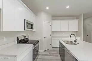 8461 W Mission Hills Dr, Arizona City, AZ 85123 - Photo 9