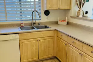 7401 W Arrowhead Clubhouse Dr, Glendale, AZ 85308 - Photo 9