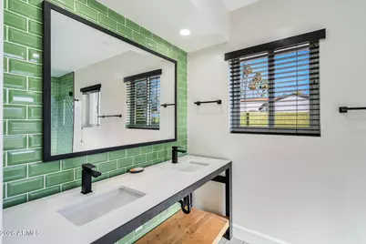 1055 W Indian Hills Place, Phoenix, AZ 85023 - Photo 15