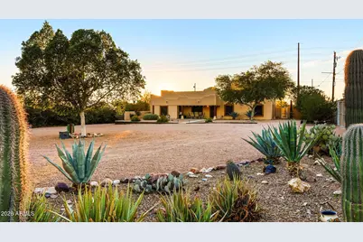 385 N Tomahawk Road, Apache Junction, AZ 85119 - Photo 1