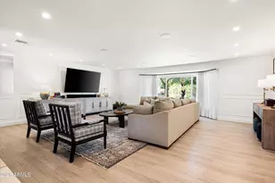 4545 N Royal View Dr E, Phoenix, AZ 85018 - Photo 13