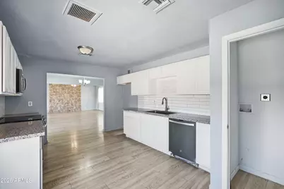 6541 N 41st Avenue, Phoenix, AZ 85019 - Photo 13