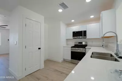1301 W Sunland Avenue, Phoenix, AZ 85041 - Photo 13