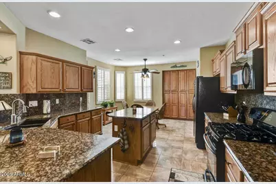 12612 W Fetlock Trail, Peoria, AZ 85383 - Photo 7