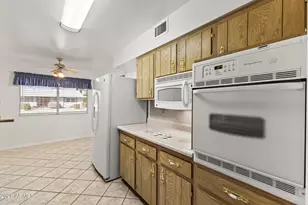 10733 W Saratoga Cir, Sun City, AZ 85351 - Photo 13