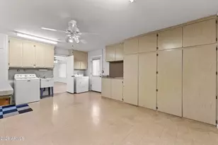 10733 W Saratoga Cir, Sun City, AZ 85351 - Photo 35