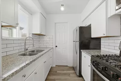 920 E Montebello Avenue, Phoenix, AZ 85014 - Photo 9