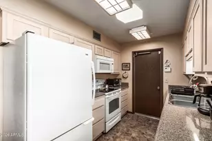 17427 N Boswell Blvd, Sun City, AZ 85373 - Photo 11