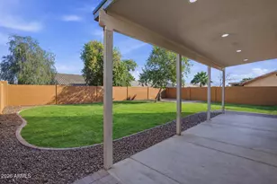 916 E Harwell Rd, Phoenix, AZ 85042 - Photo 25